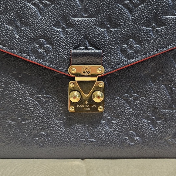 Authentic Louis Vuitton Pochette Metis Empreinte Marine Rouge - Picture 3 of 16